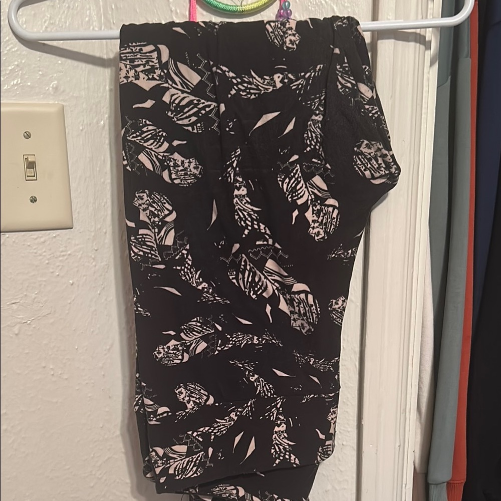 LuLaRoe Black and White Feather Leggings
